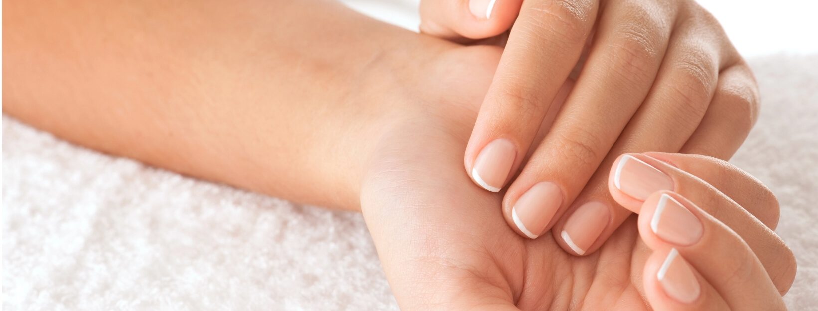 mani e unghie curate