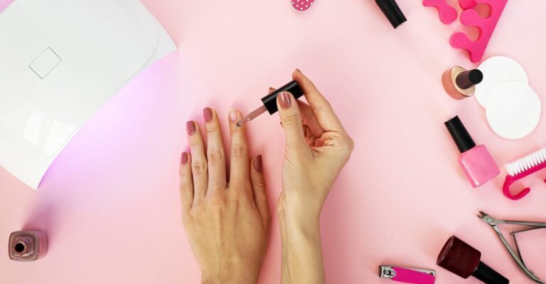 Smalto, gel e ricostruzione delle unghie? Quali sono le differenze in termini di benessere ungueale.